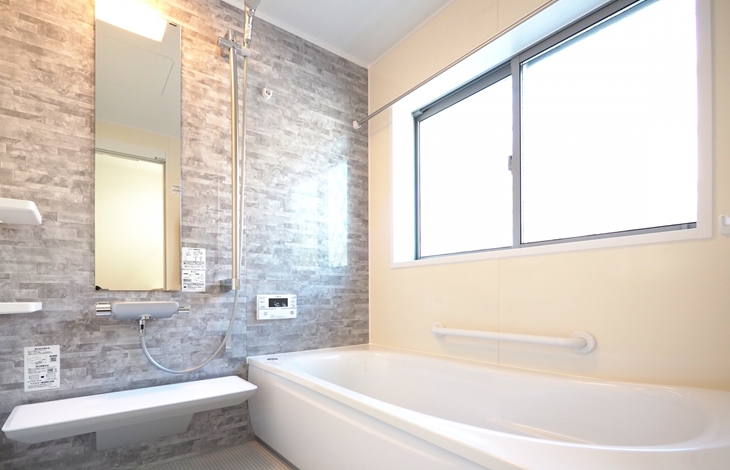 窓やドアから冷たい空気が入ってくる