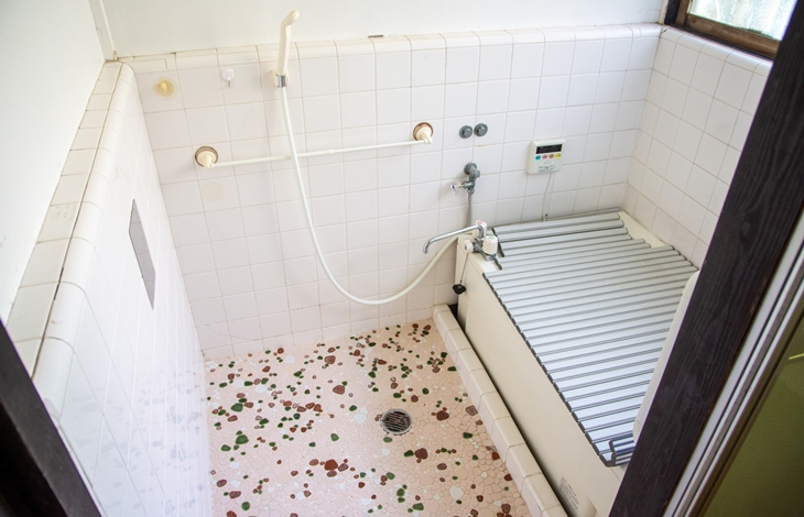 床から底冷えする