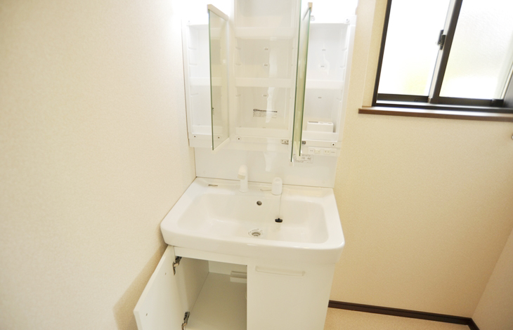 奥のものまで取り出しやすいフルスライド（引き出し）タイプが一般的