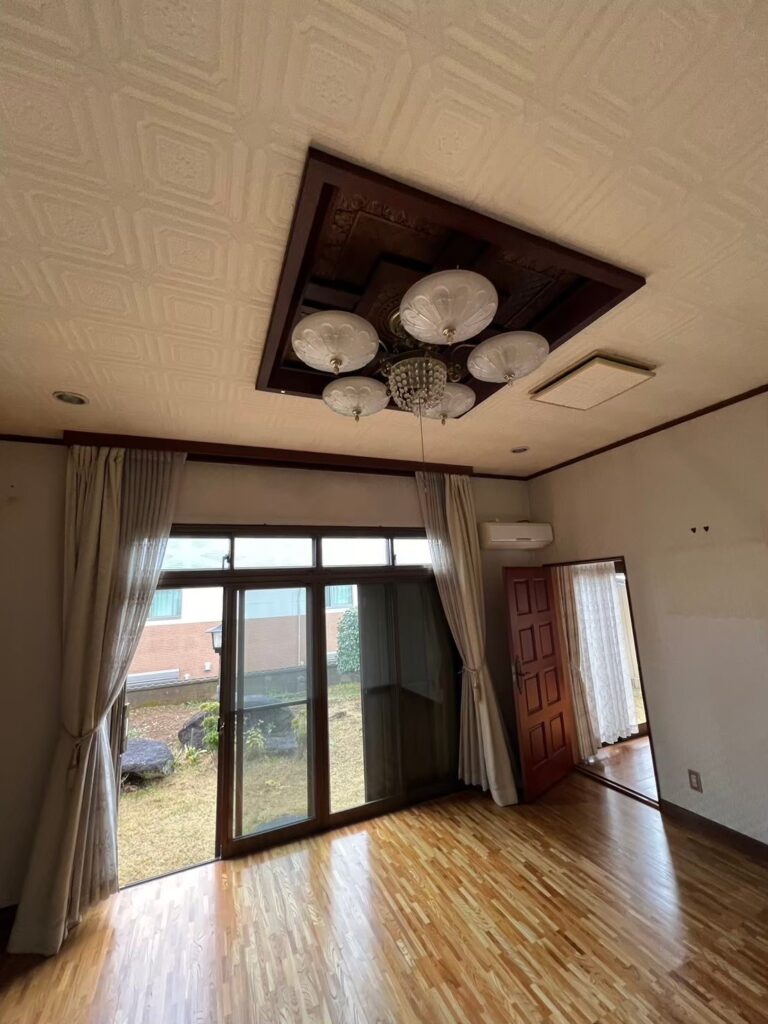 断熱性の高い窓に交換し快適な住まいにしていきます。