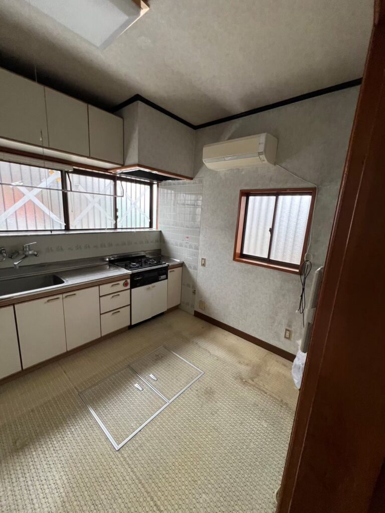 吊戸棚のため収納が少なくなっていました。